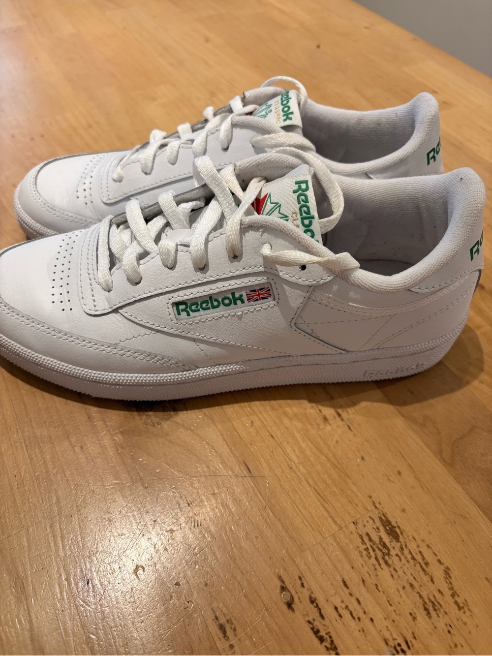 Reebok Women’s Low-Top Sneakers in White with Green Logo
